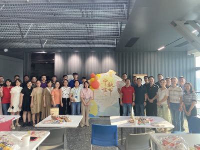 望天上明月 寄人世团圆，，，，，，，在富厚多彩的活动中欢度中秋