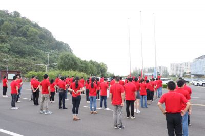 献礼国庆 斗争不息